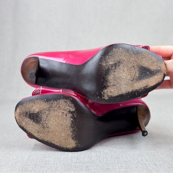 Stuart Weitzman Hot Pink Patent Leather Peep-Toe Heels with Bow, size US 10 - Picture 9 of 11
